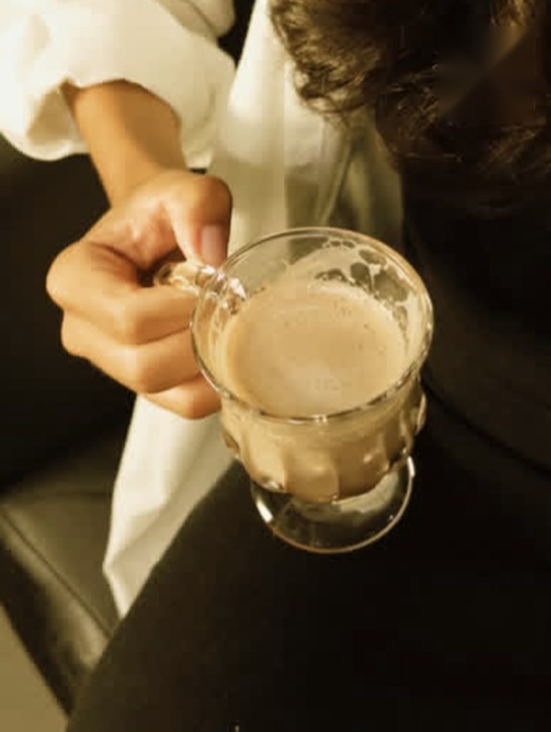 Um cafezinho durante o atendimento, porque o momento também é de cuidado.